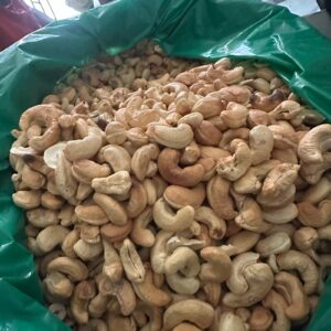 ROASTED CRUNCHY CASHEW NUTS